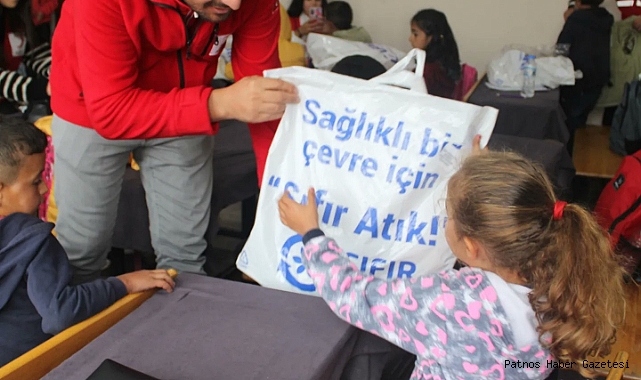LC Waikiki Türk Kızılay Ağrı şubesi aracılığıyla öğrencilere giyim bağışında bulundu