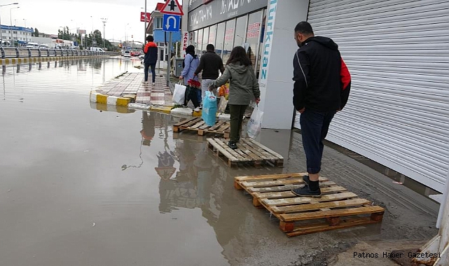 Van’da sağanak yağış hayatı olumsuz etkiledi..!