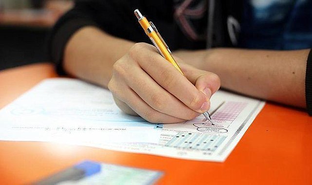 YKS’de dereceye giren öğrenciler Sincan’da ödüllendirildi