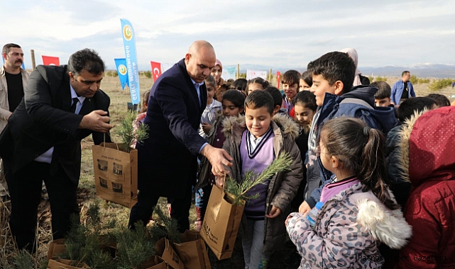 Ağrı'da Öğretmenler Günü'nde fidan dikme etkinliği
