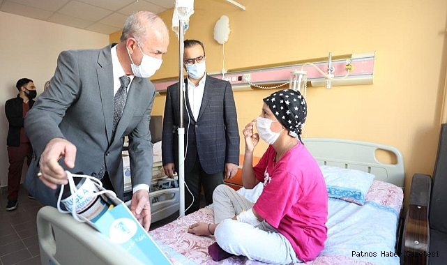 Başkan Akman’dan lösemili çocuklara moral ziyareti
