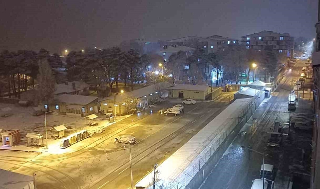 Bitlis'te kar yağışı etkili oldu