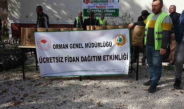 Erciş'teki yetiştiricilere 30 bin adet ceviz ve badem fidanı dağıtıldı