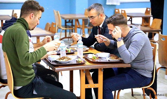 İl Müdürü Din, yurtta kalan öğrencilerle bir araya geldi