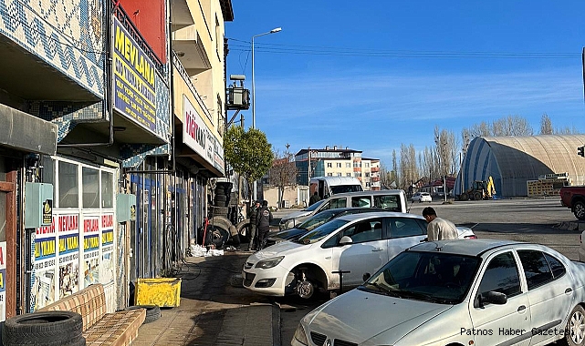Kar yağdı Patnos'ta sürücüler oto lastikçilere akın etti