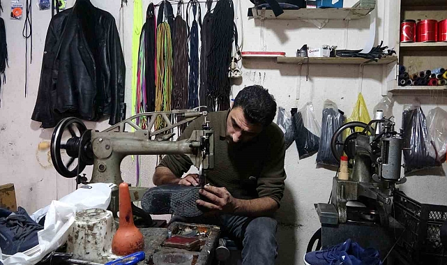 Kışın çetin geçtiği Bitlis'te ayakkabı tamircilerinde yoğunluk