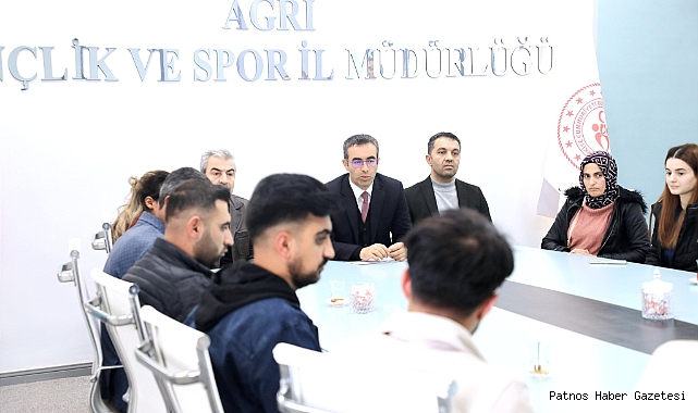 Müdür Din, sözleşmeli olarak başlayan personelle bir araya geldi