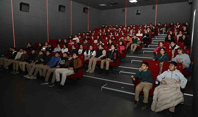 Öğrenciler için ücretsiz sinema projesi başlattı