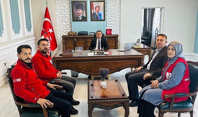Patnos Kaymakamı Cankatar Kızılay Başkanı ve personellerini kabul etti