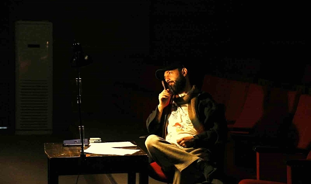 Van' da  'Ben Feuerbach' tiyatro oyununu sanatseverler buluştu