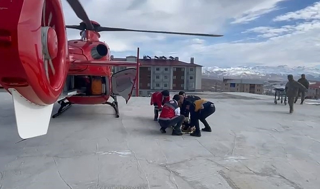 Van' da helikopter ambulans böbrek hastası için havalandı