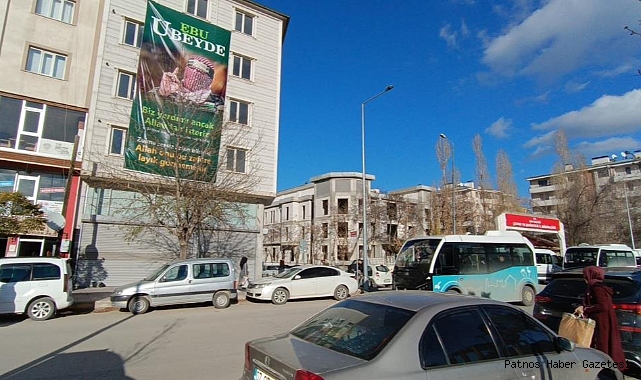 Van'da İzzettin el-Kassam Tugayları Sözcüsü Ebu Ubeyde’nin posteri asıldı