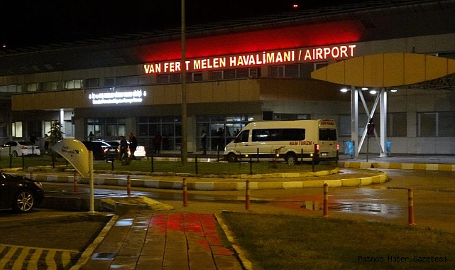 Van'da kuvvetli rüzgar: Uçak seferleri rötar yaptı