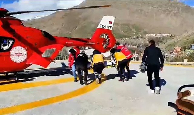 Van'da ayağı kırık hasta için helikopter ambulans havalandı