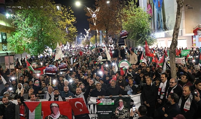Van'da Gazze için meşaleli yürüyüş