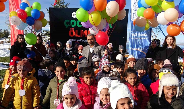 Van'da Gazzeli çocuklar için gökyüzüne balon bırakıldı