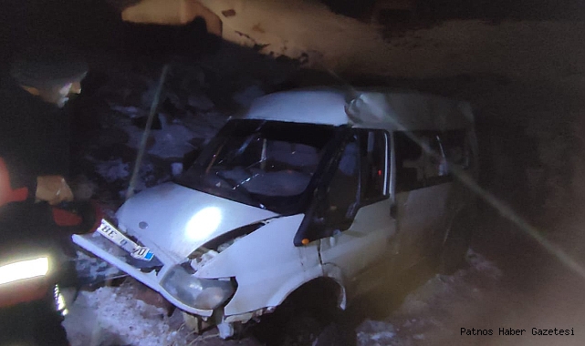 Ağrı'da minibüs uçuruma yuvarlandı: 8 yaralı