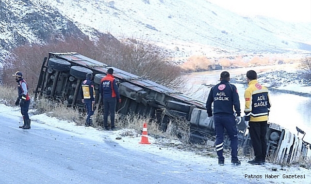 Ağrı'da çekicinin altında kalan sürücü hayatını kaybetti