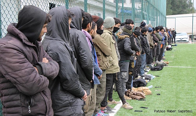 Ağrı’dan İstanbul yönüne giden tırda, 62 Afgan Uyruklu Göçmen Yakalandı