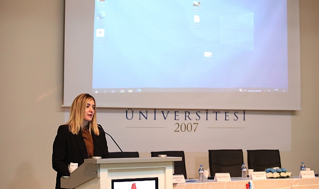 AİÇÜ’de "Eczacılığın İş Kolları" Konulu Söyleşi Düzenlendi