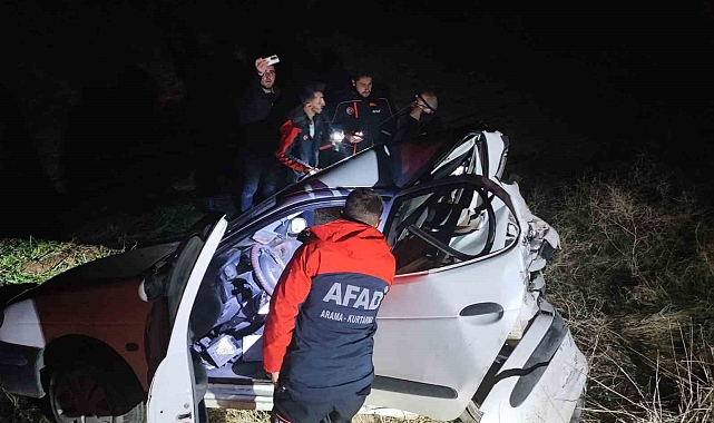 Bitlis'te emniyet şeridinde bekleyen otomobile tır çarptı: 1 ölü, 1 yaralı