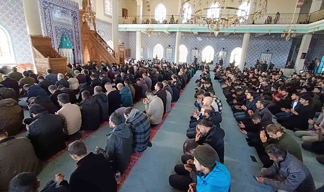 Camilerde Filistin için dua edildi