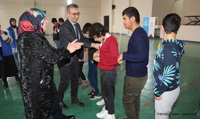 Gönüllü Gençler Engelli Öğrencileri Unutmadı