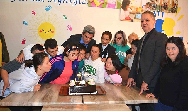 Hem sosyalleşiyorlar hem de iş hayatına katılıyorlar