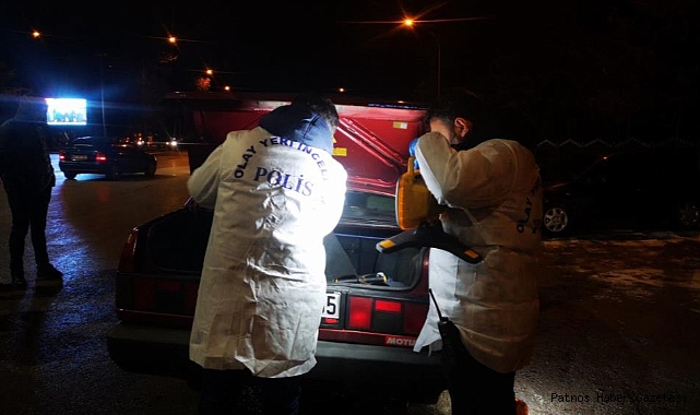 Husumetli iki genç bıçaklı kavgaya tutuştu: 1 ölü