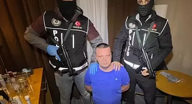 Kırmızı bülten ve interpol ile aranan uyuşturucu taciri kıskıvrak yakalandı