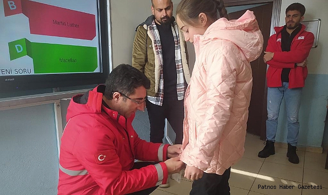 Kızılay Ağrı Gönüllüleri, çocukların kalplerine dokundu