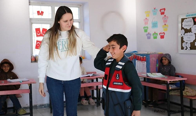 Muş'ta Mehmetçikten yürek ısıtan görüntüler