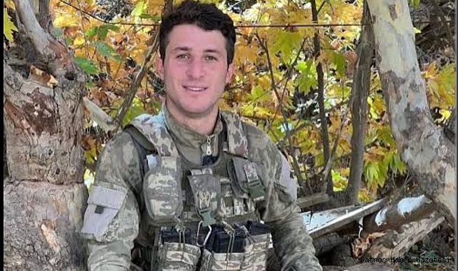 Özgür Özel Ağrılı Şehitle  çekilmiş resmini paylaştı
