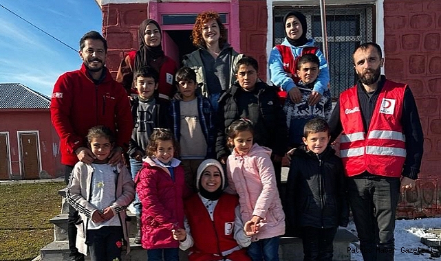 Patnos Kızılay ekibinden minik öğrenciye doğum günü sürprizi