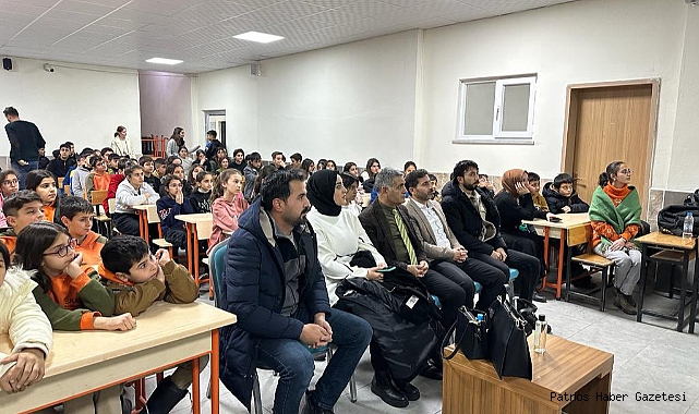 Patnos'ta  “Okuyan Şehir Ağrı Projesi” kapsamında Hacivat ve Karagöz gösterisi