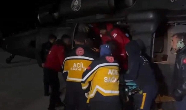 Van'da Sikorsky helikopter hamile kadın ve epilepsi hastası çocuk için havalandı