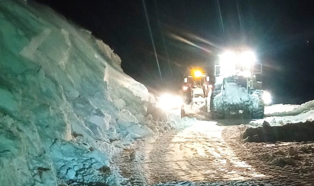 Van'da çığ altında kalan iş makinesi kurtarıldı