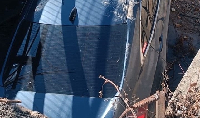 2 otomobil çarpıştı araçlardan biri sulama kanalına düştü: 1 yaralı