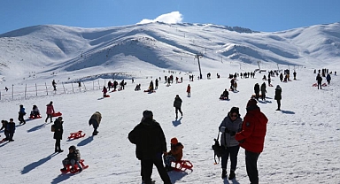 Abalı Kayak Merkezi sezonu açtı: Kayak severlerle doldu