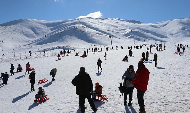 Abalı Kayak Merkezi sezonu açtı: Kayak severlerle doldu