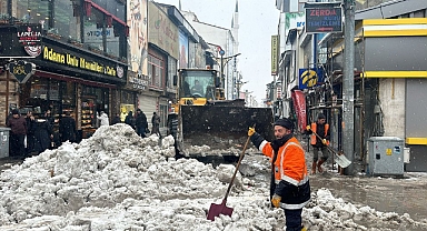 Ağrı Belediyesi kar temizleme çalışması başlattı