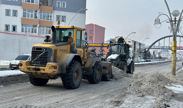 Ağrı Belediyesi Karla Mücadeleyi Aralıksız Sürdürüyor