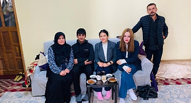 Ağrı'da,"Bir Çayınızı İçeriz" projesiyle öğretmenlerden ailelere ziyaret