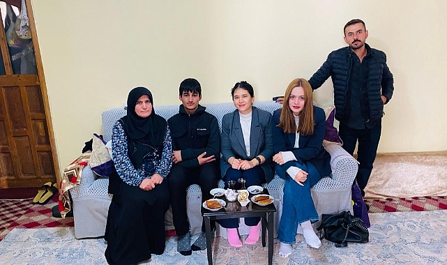 Ağrı'da,"Bir Çayınızı İçeriz" projesiyle öğretmenlerden ailelere ziyaret