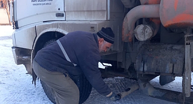 Ağrı’da belediye çalışanının yürek sızlatan görüntüsü