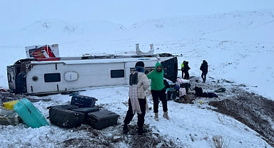 Ağrı'da buzlanma kazaya neden oldu: 11 yaralı