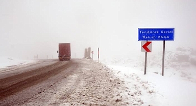 Ağrı’da hayat durma noktasına geldi: Tendürek geçidi ulaşıma kapandı