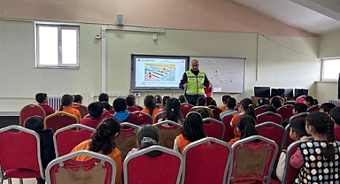 Ağrı’da Jandarma öğrencilere trafik eğitimi verdi