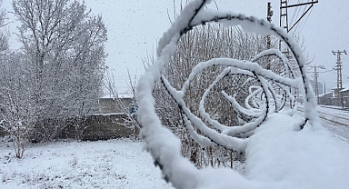 Ağrı’da kar kalınlığı 70 santimetreye kadar yükseldi