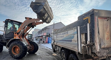 Ağrı'da kar temizleme çalışmaları hız kesmeden devam ediyor